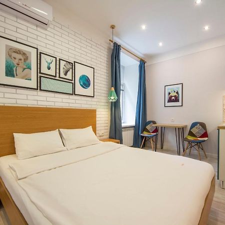 Design Apartments On Velyka Vasylkivska 42 키예프 외부 사진