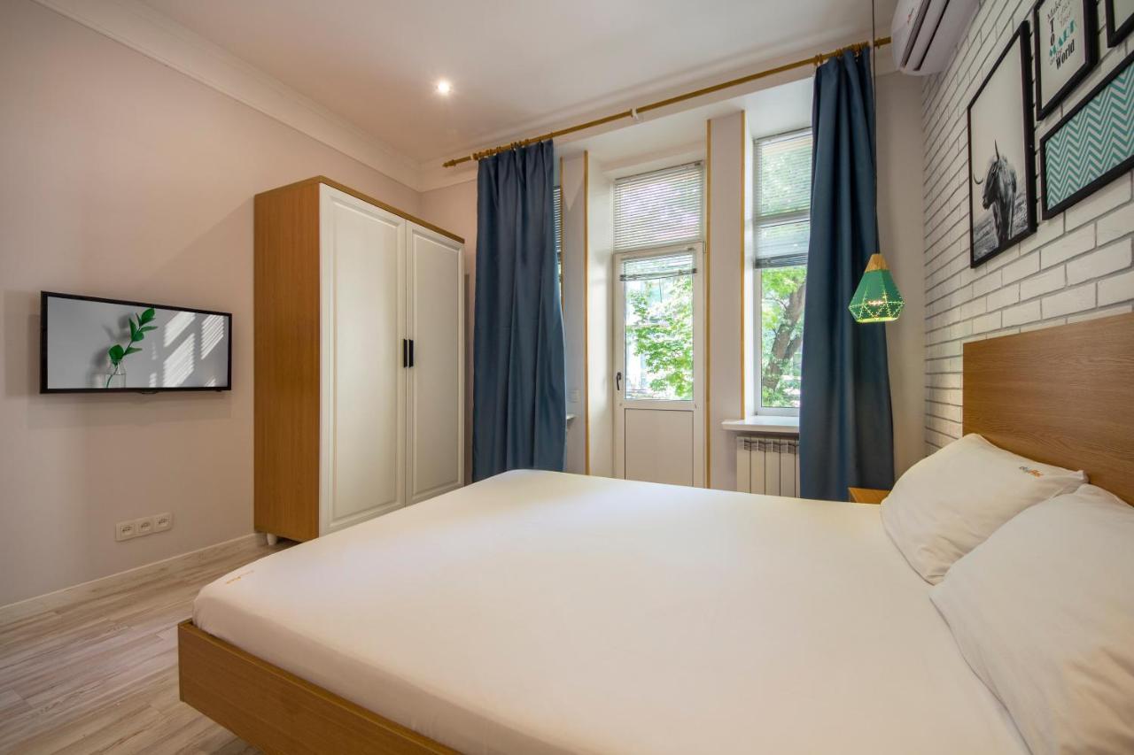 Design Apartments On Velyka Vasylkivska 42 키예프 외부 사진