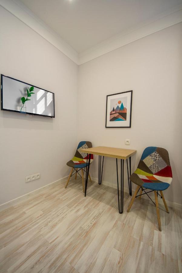 Design Apartments On Velyka Vasylkivska 42 키예프 외부 사진
