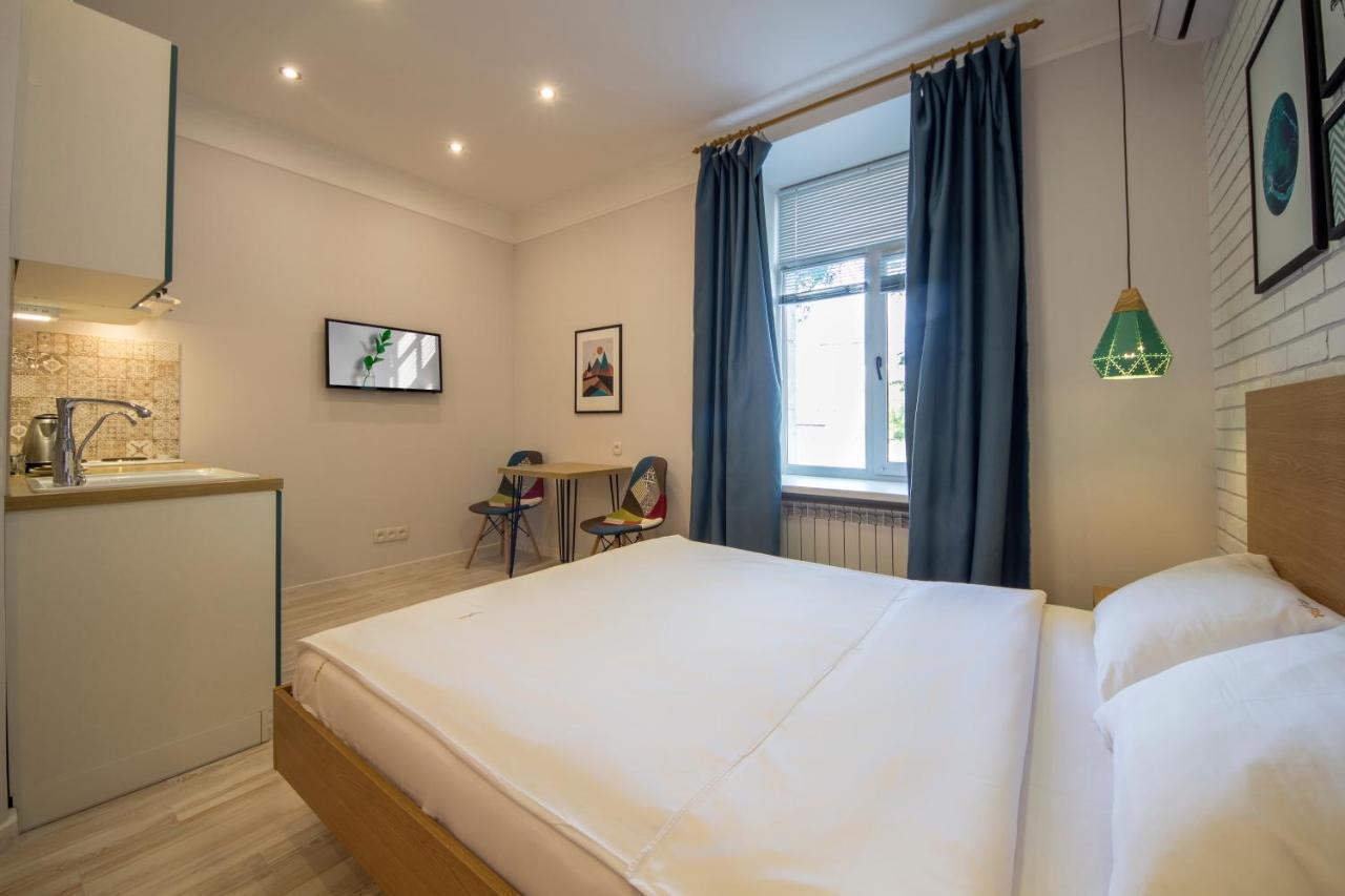 Design Apartments On Velyka Vasylkivska 42 키예프 외부 사진